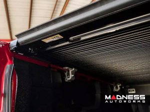 Chevrolet Silverado Bed Cover - Switchblade - Pace Edwards - 5ft 8in Bed Chevrolet Silverado Bed Cover - Switchblade - Pace Edwards - 5ft 8in Bed